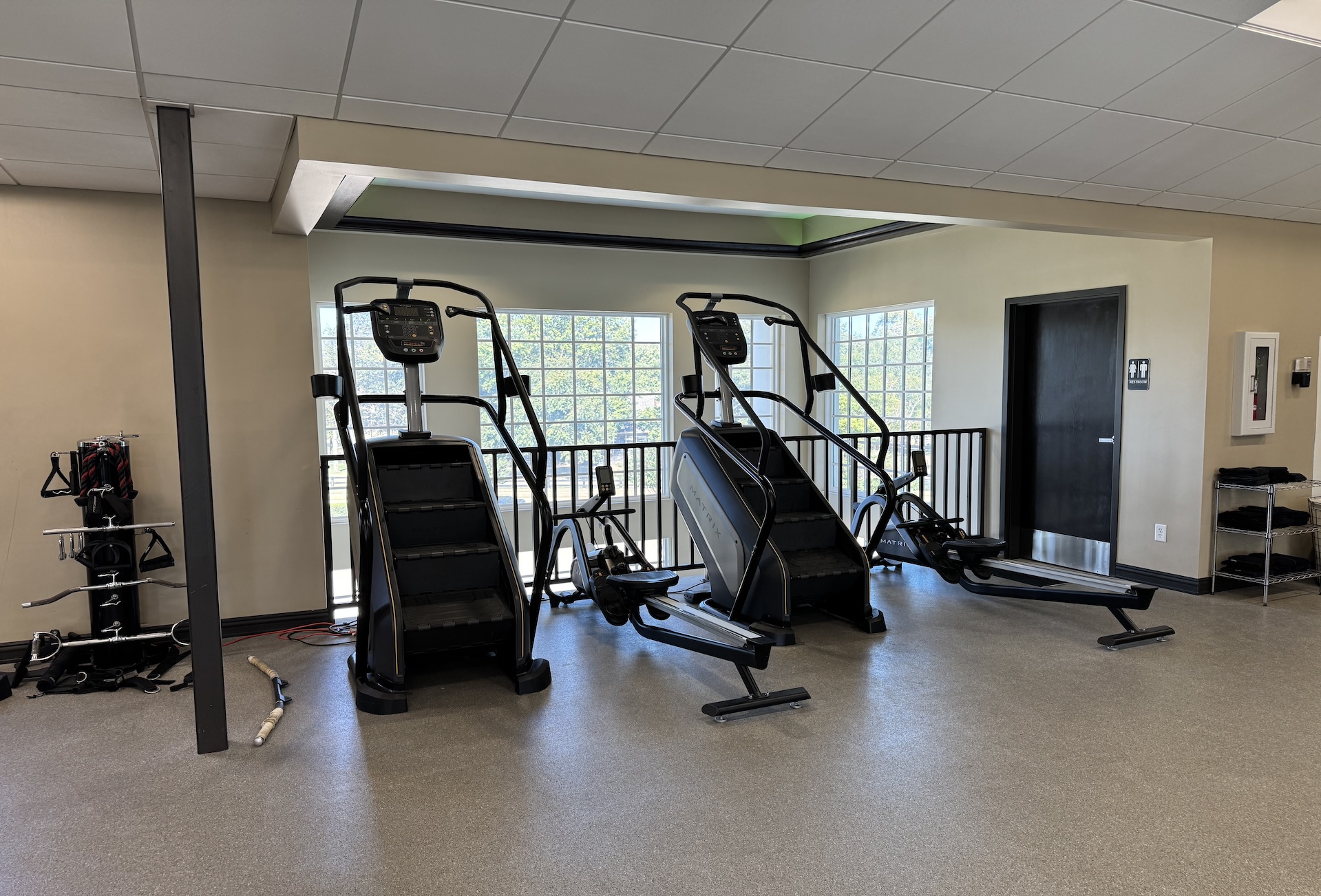 Gym-weight-lifting-machine-equipment-workout-Club-at-Forest-Ridge